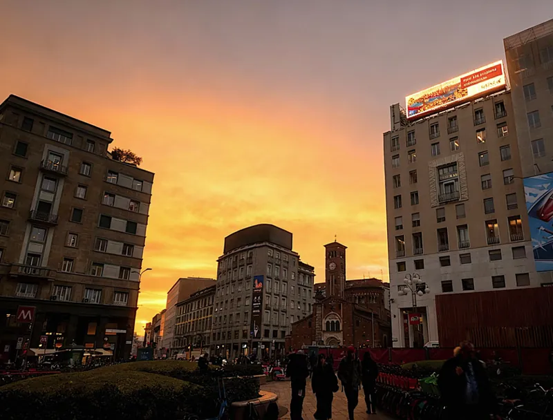 Maxi Ledwall — Milano, Piazza San Babila