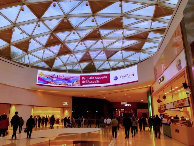 Curved Ledwall — Klépierre, Centro Commerciale Gran Reno